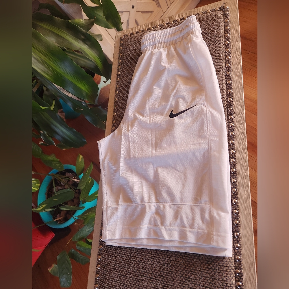 NWOT Womens Dri Fit White Nike Basketball Shorts